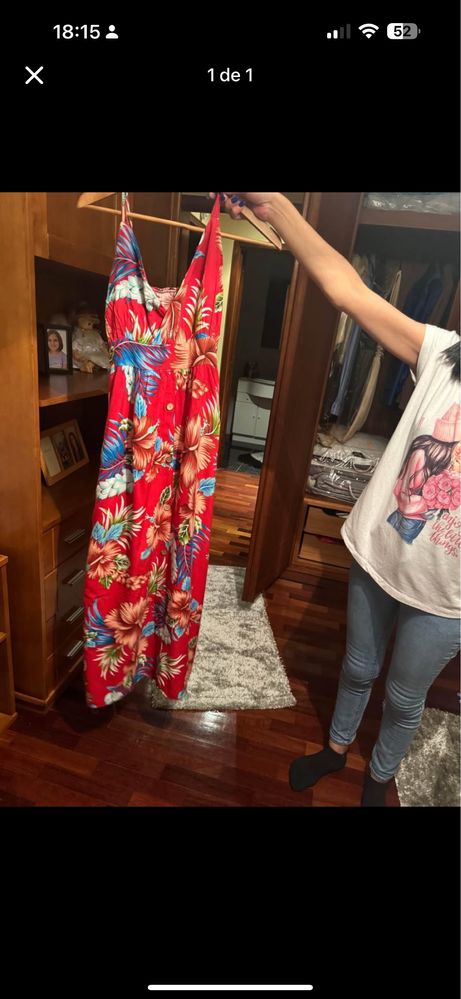 Vestito vermelho as flores