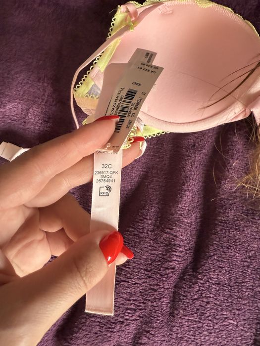 Продаю бюсгалтер  Victorias Secret