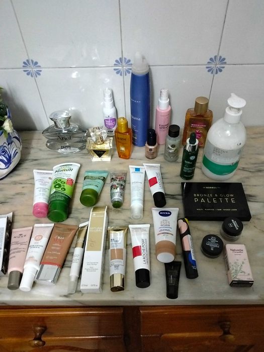 Lote cremes e outras coisas relacionadas com estética para despachar