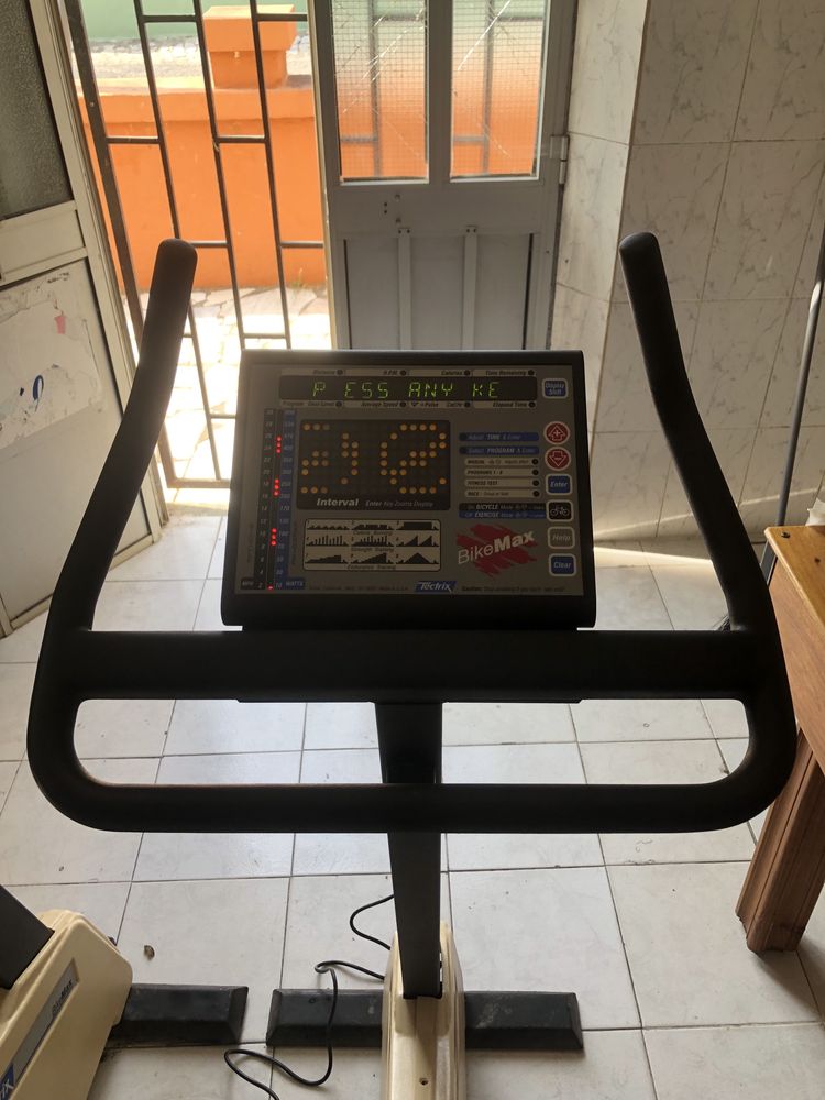 Bicicletas de Ginásio Technogym BikeMax – 2 unidades disponíveis