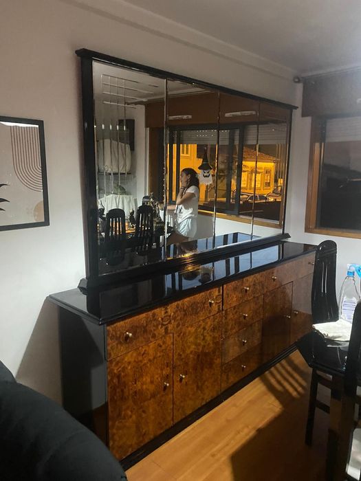 Mobília de sala preta e castanha sem espelho pois partiu se