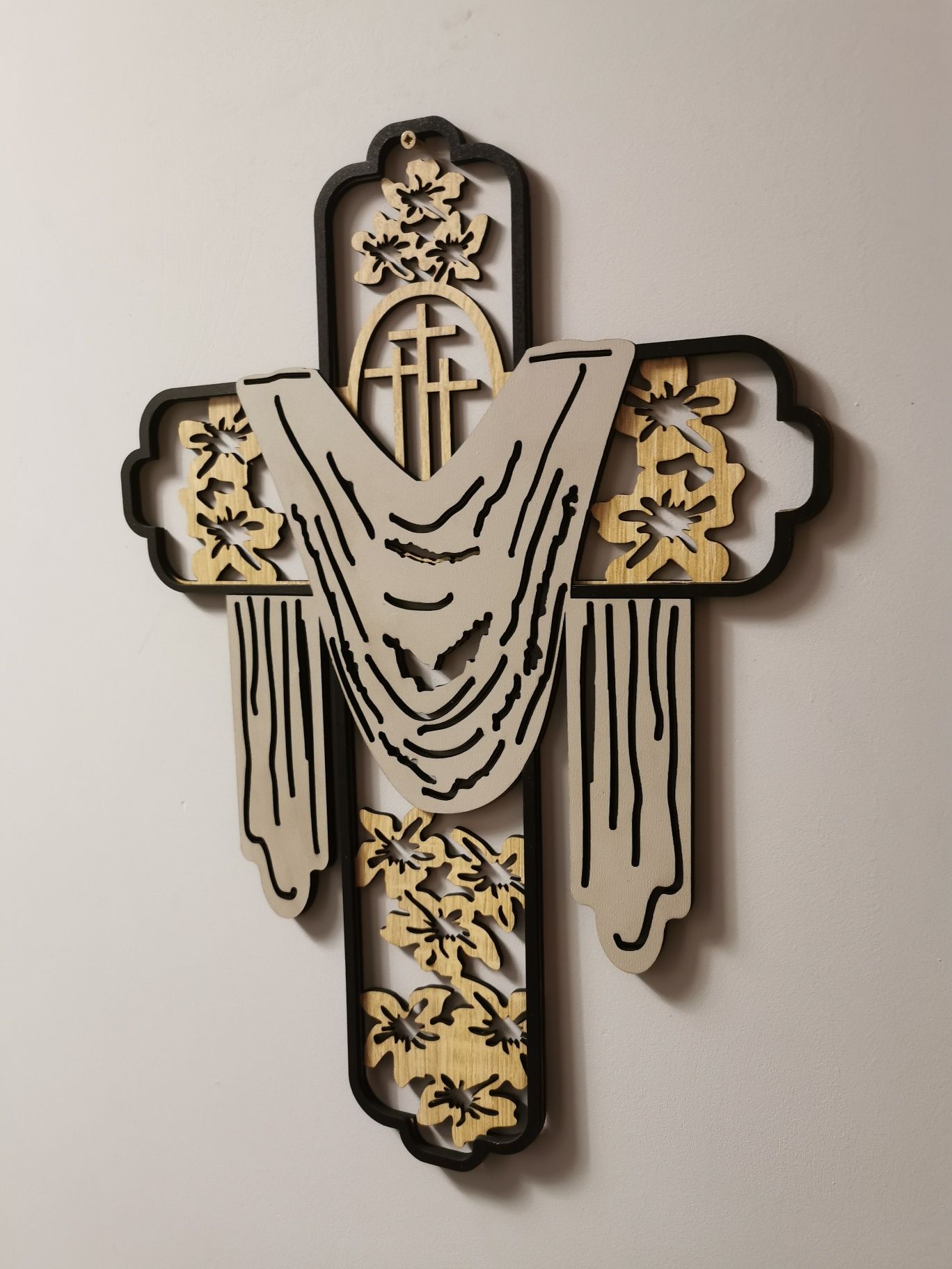 Krzyż do powieszenia na ścianę