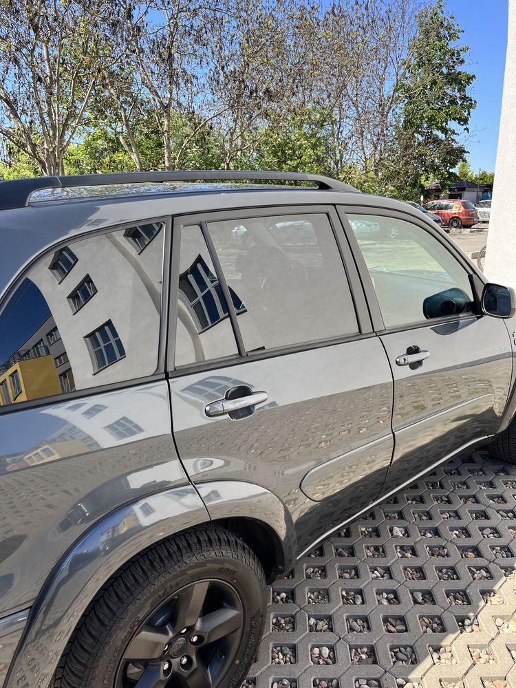 Sprzedam mega zadbaną Toyotę Rav4