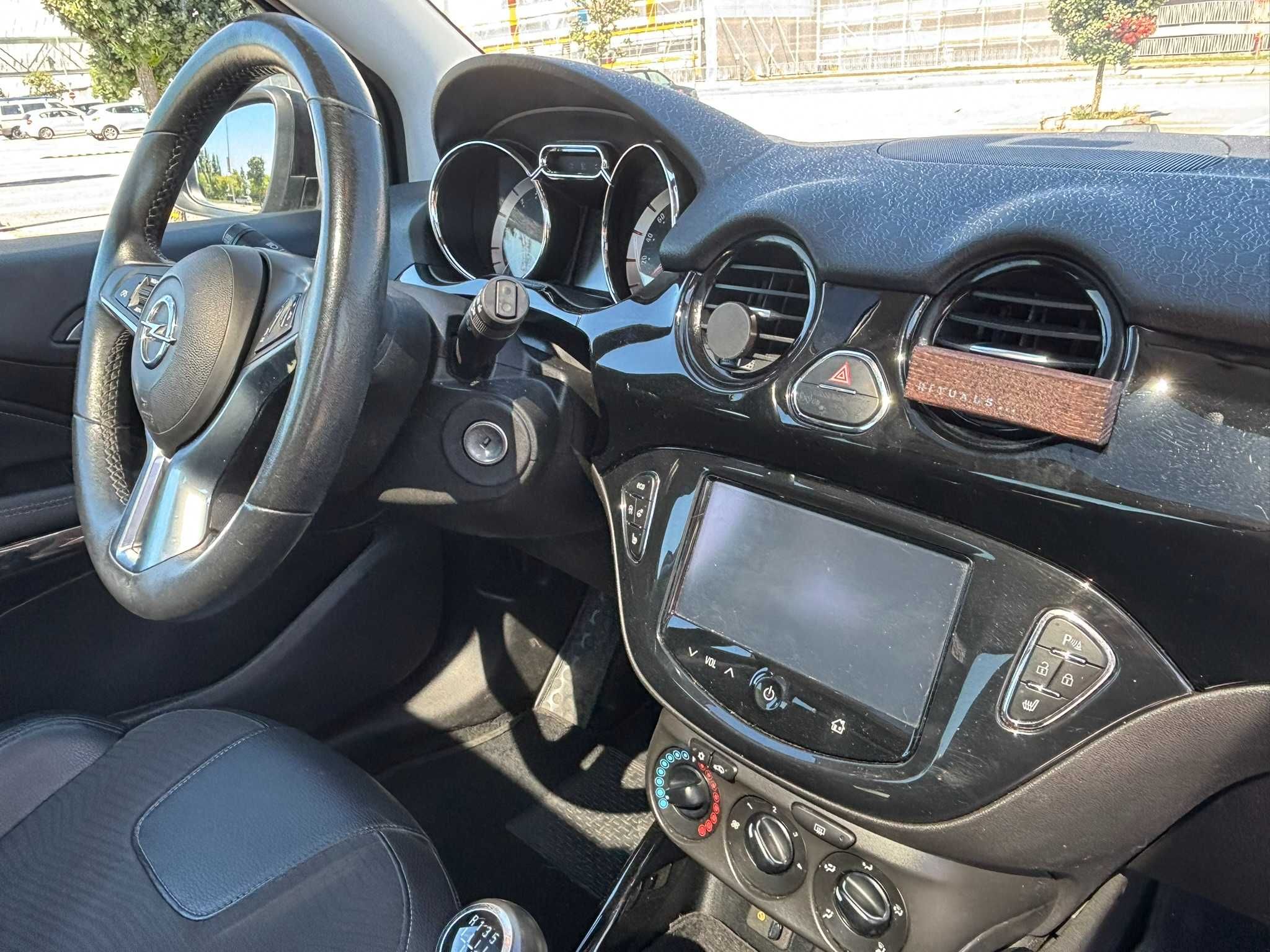Opel Adam 1.0 S&S Glam – Bem equipado, pronto a andar