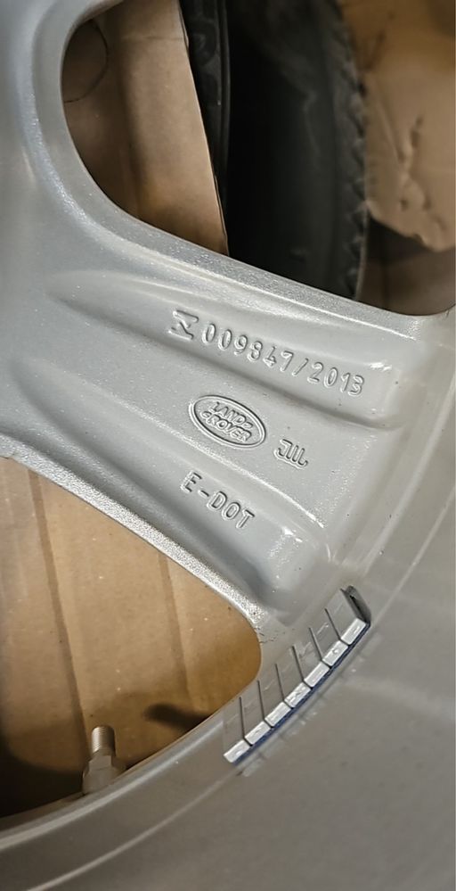 Felgi Land Rover 17’.    5x108
