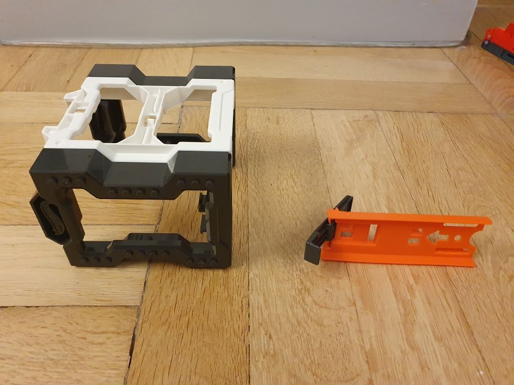 Hot Wheels TruckBuilder System zestaw Jak Nowy 
Zestaw Myjnia 

Jak No