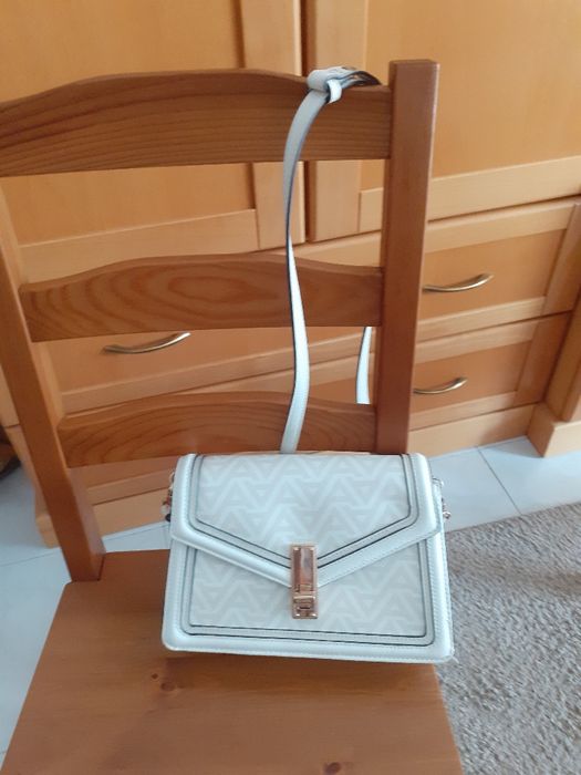 Mala beje Clarinho à tiracolo ( Aldo ) C/ Nova