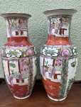 Par de Jarras porcelana Chinesa antiga decoração Mandarim