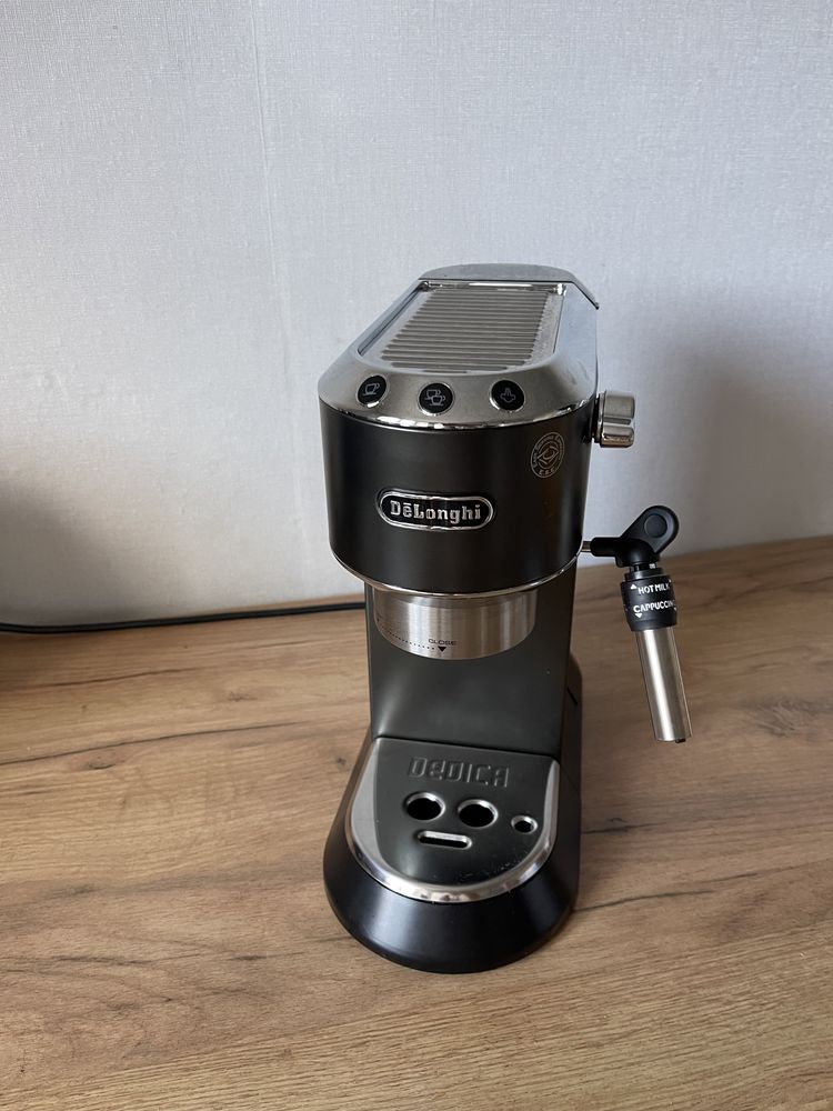 Кофеварка рожковая Delonghi