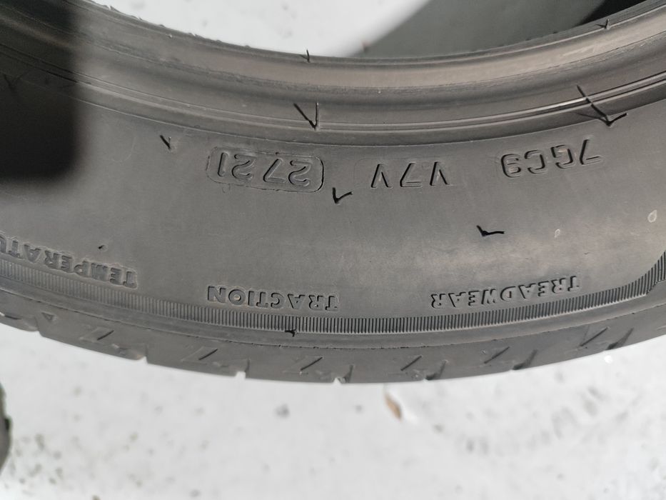 2 pneus semi novos 215-55R18 Bridgestone - Oferta dos portes