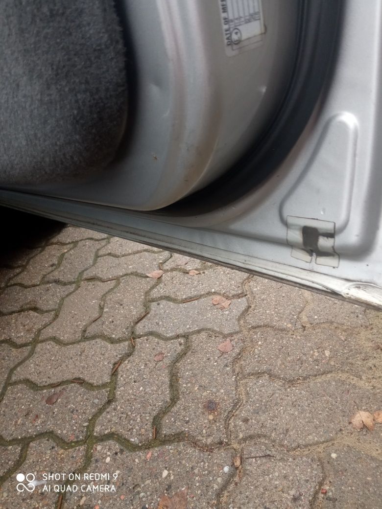 Drzwi Chrysler Grand Voyager IV z listwą limited lakier PS2 Bez rdzy