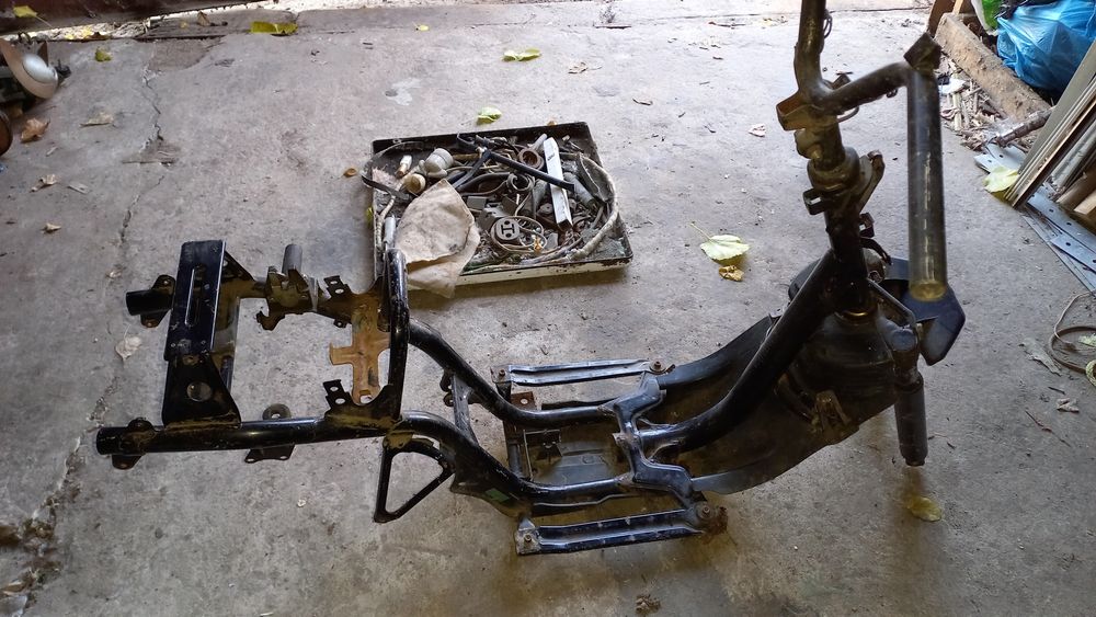 Продам рама на мотороллер скутер