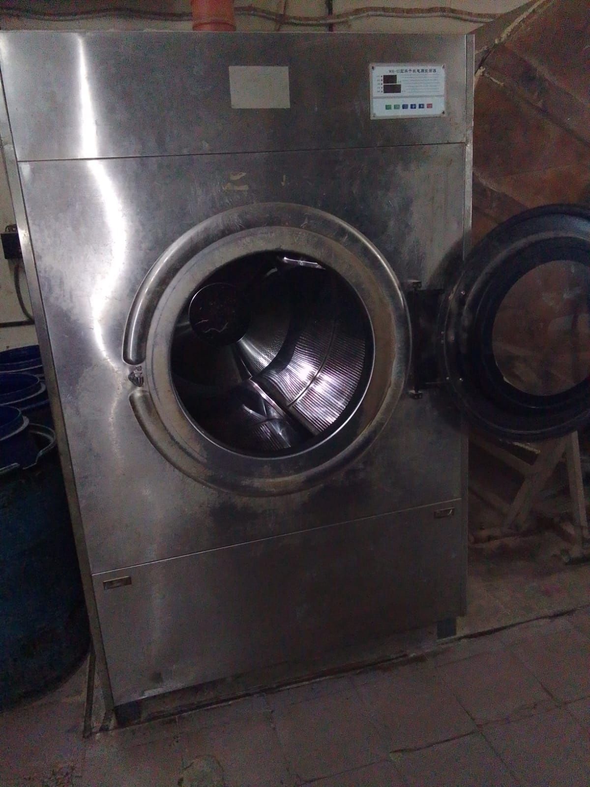 Розпродається обладнання після виробництва вичинки та фарбування хутра