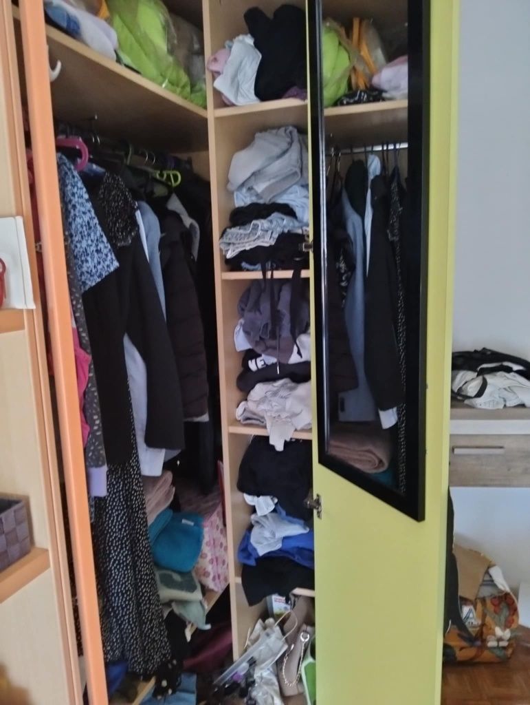 Roupeiro de canto