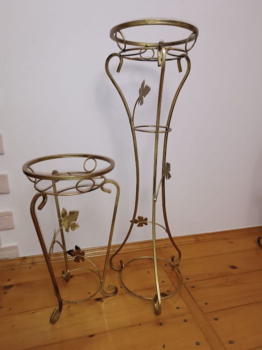 Кована підставка для квітів