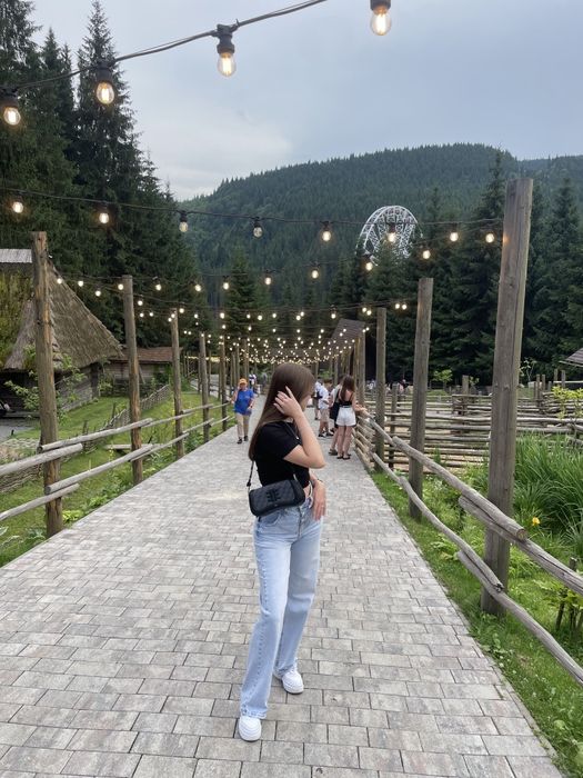 Джинси прямого крою з ефектом трусиків