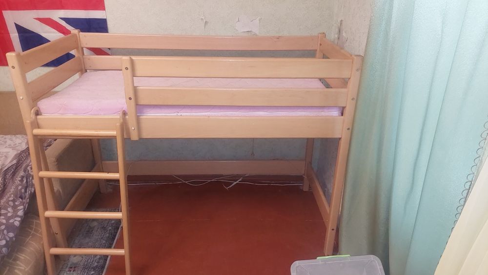 Дитяча кроватка матеріал бук