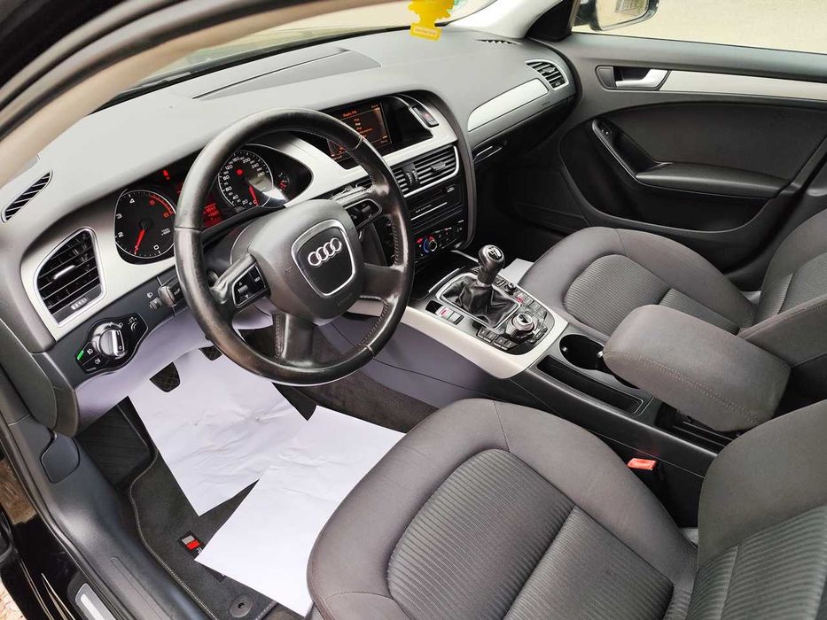AUDI A4 B8 - 140PS ! PANORAMA  * Black Edition *