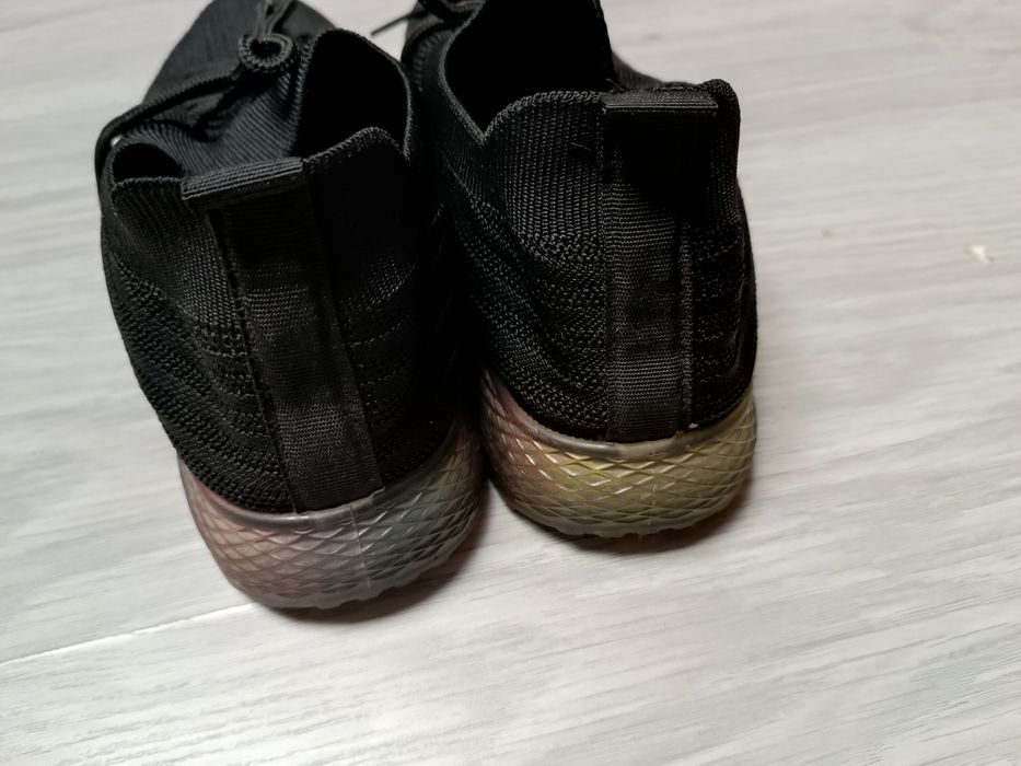 Adidasy sportowa wsuwane czarne sneakersy obuwie sportowe 39-40 nuty