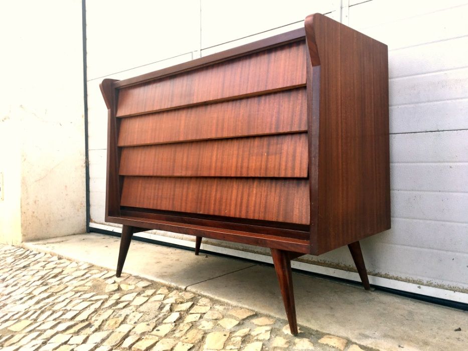 Cómoda olaio vintage 110comp x 49prof x 88alt.