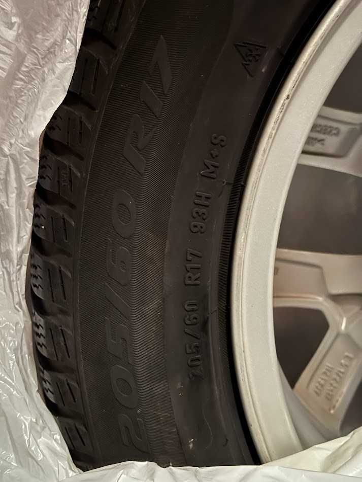 Jantes BMW praticamente NOVAS com Pneus Pirelli 205/60/R17 de inverno