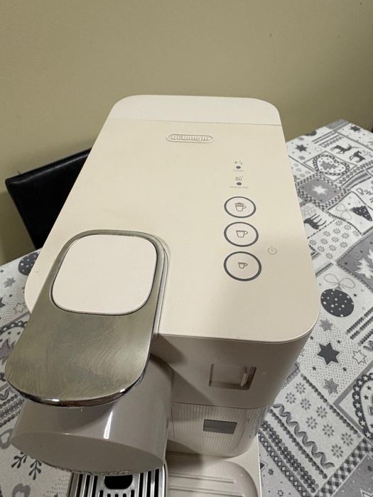 Maquina nespresso lattissima one