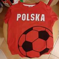 Czerwona koszulka, T-shirt, z napisem Polska i z piłką