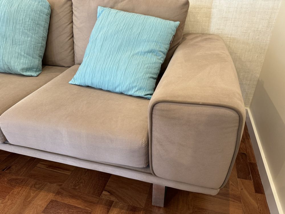 Sofá 2,60m por 1,75m marca mhr modelo Bergamo com certificado