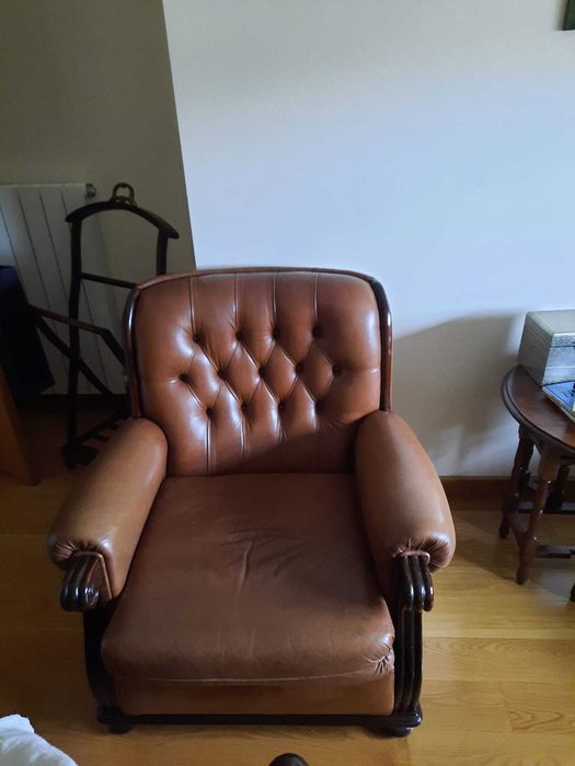 Sofá individual em pele genuína 70€ cada