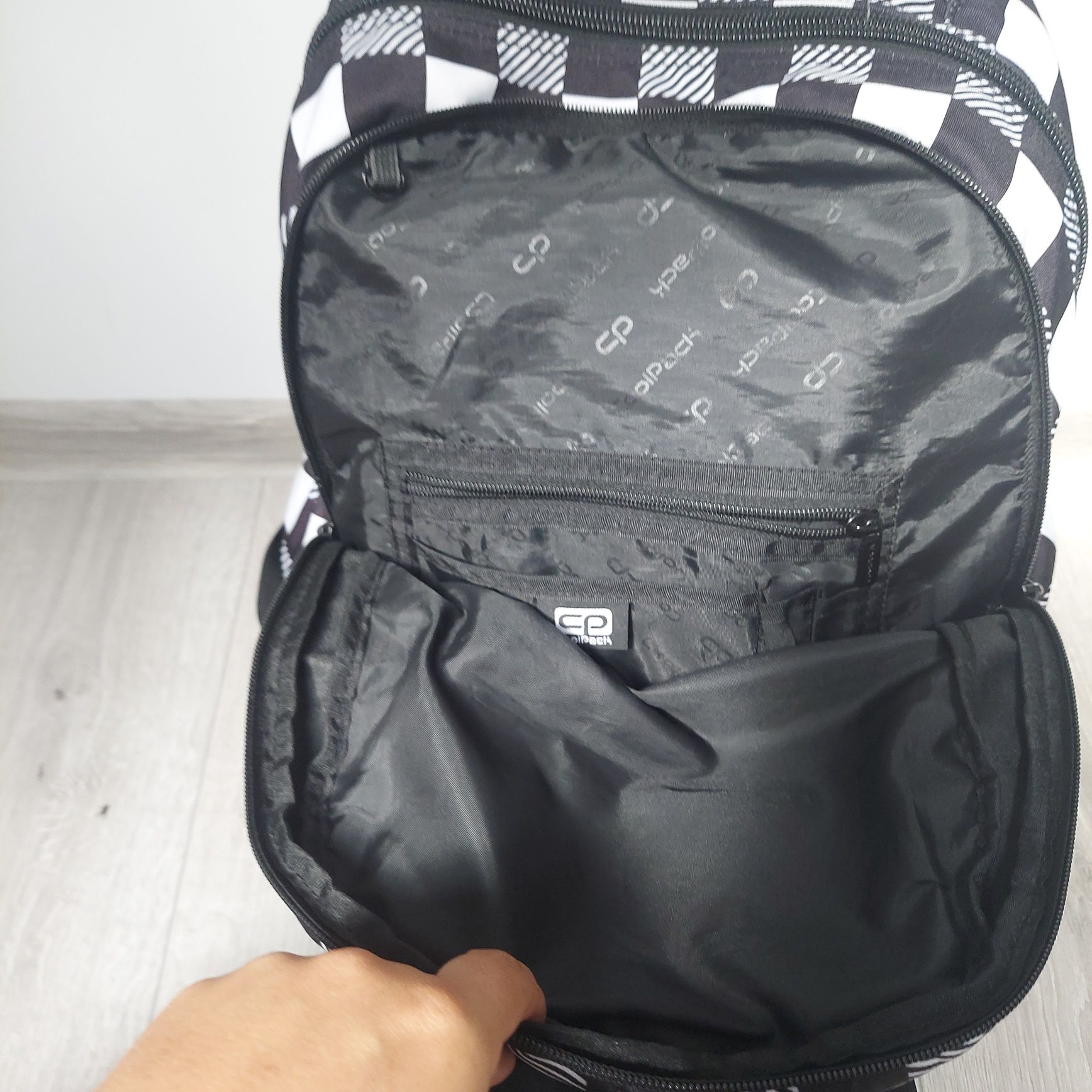 Plecak coolpack czarno biała kratka