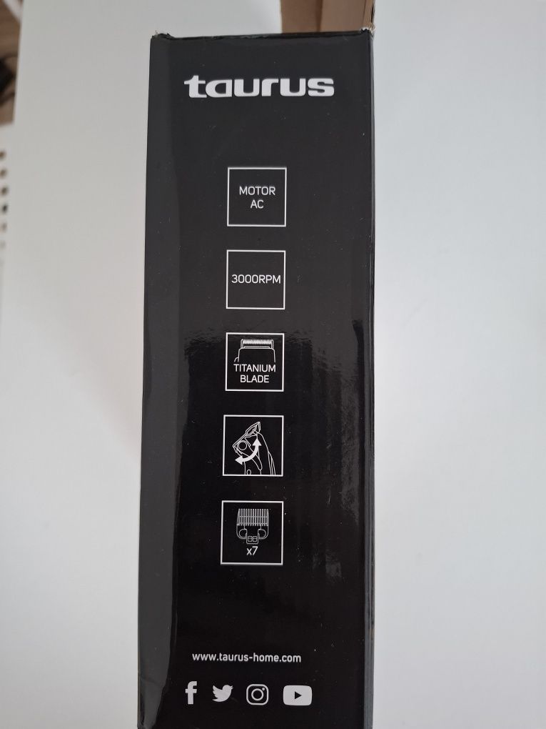 Máquina de cortar cabelo/barba Taurus Mithos Avant 10-in-1