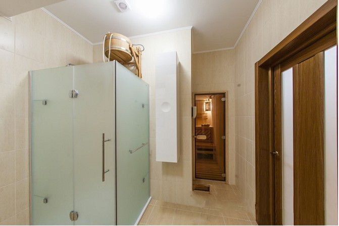 Дом в коттеджном городке с выходом на воду, Козин, Дамба