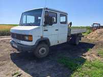 Mercedes 609  wywrotka podwójna kabina