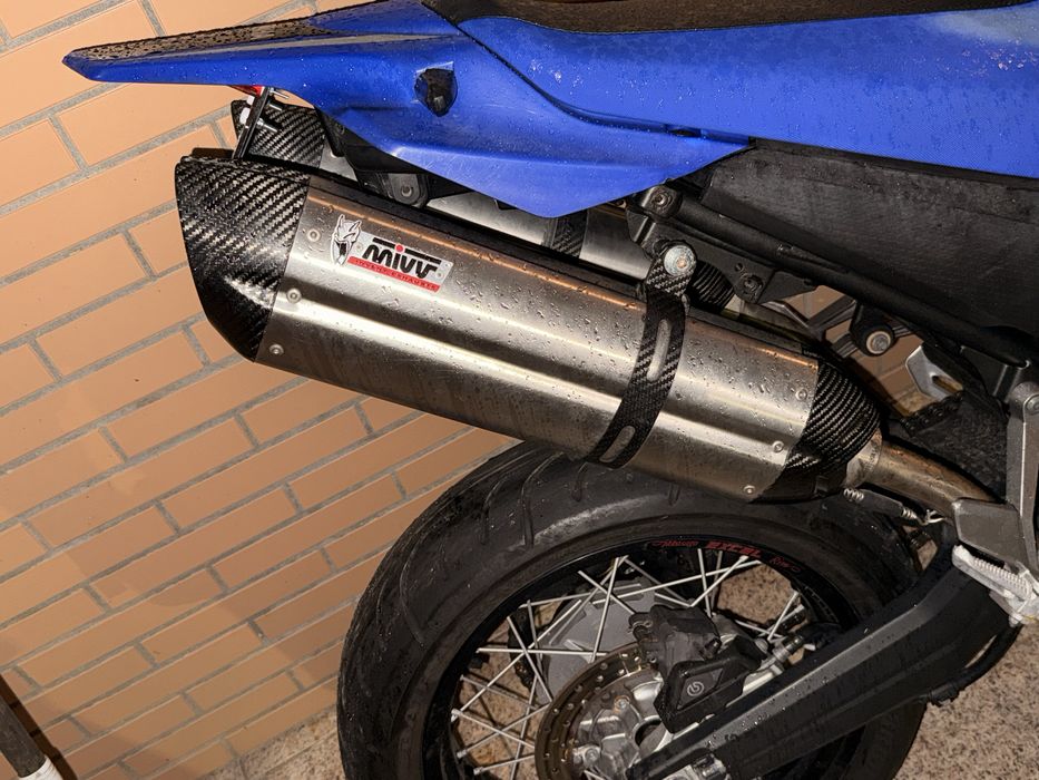 XT660X Supermotard com escapes MIVV SUONO