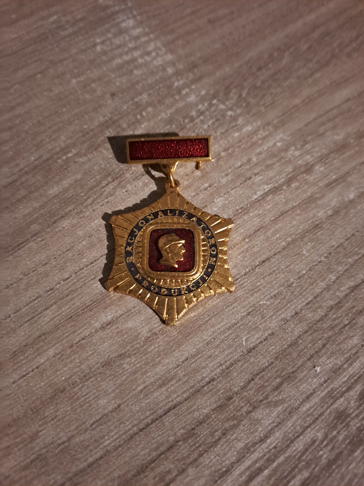 Złota odznaka racjonalizatorom produkcji prl