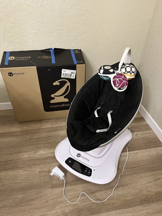 Колисальний центр 4Moms Mamaroo Black Classic