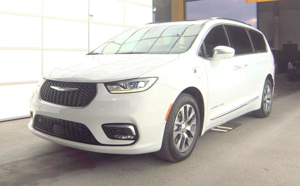 Chrysler Pacifica Pinnacle eHybrid (PHEV) /FV23% /LEASING/BEZWYPADKOWY /Harman-K /Nappa