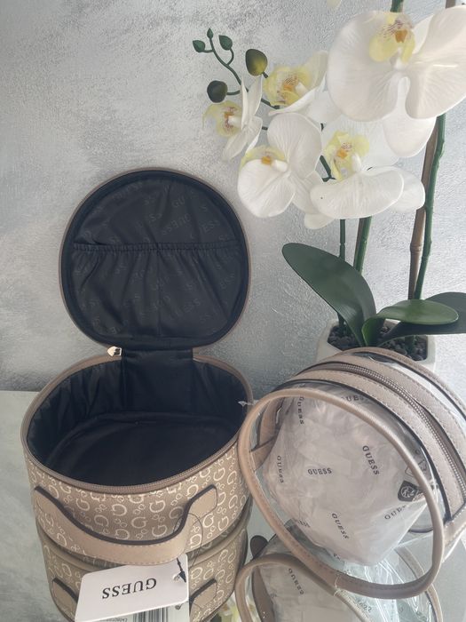 Nowa kosmetyczka zestaw kosmetyczek Guess złote dodatki