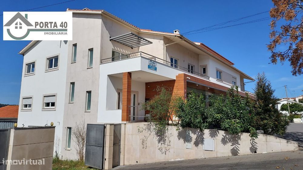 Moradia T6 C/ Armazém - Fátima