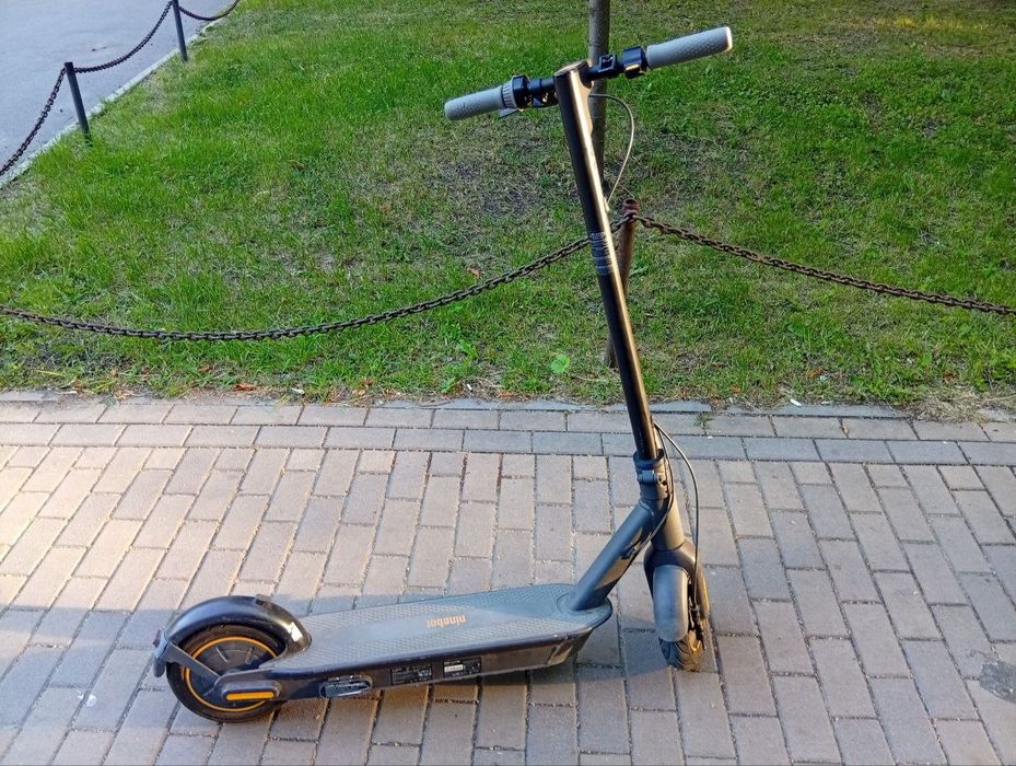 Електросамокат Ninebot KickScooter Max G30