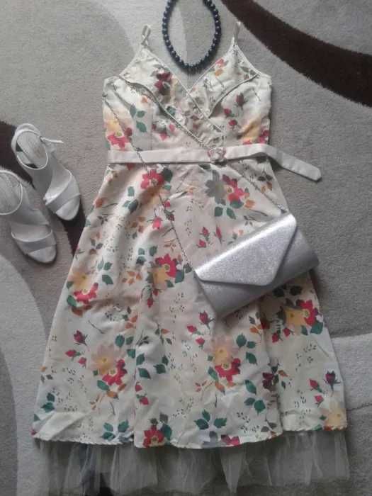 Piękna sukienka weselna  rozm. L /40  stan Bardzo Dobry