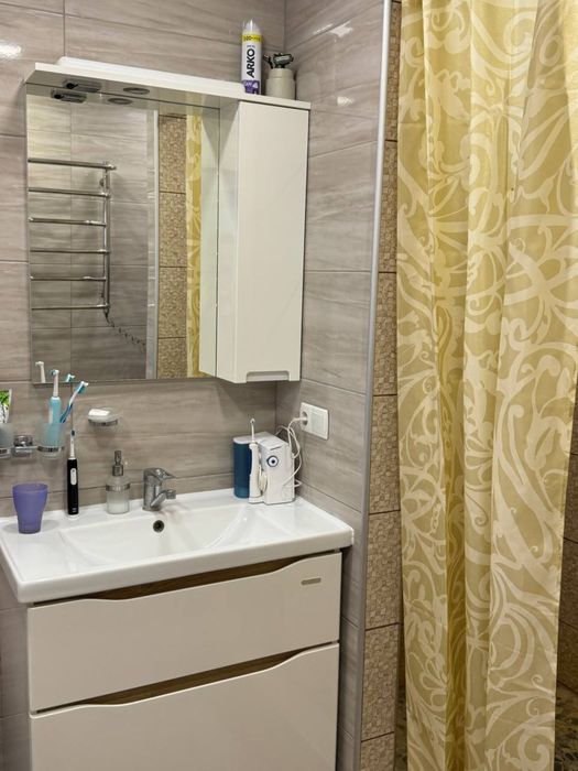Продам шикарный 2 эт дом  берег реки Новоселовка