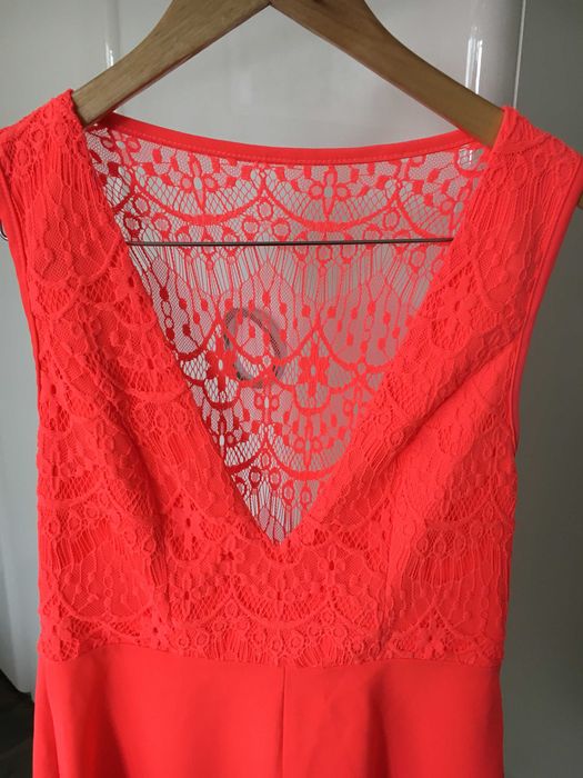 Kombinezon krótki neonowy z koronką, głęboki dekolt rozm.M