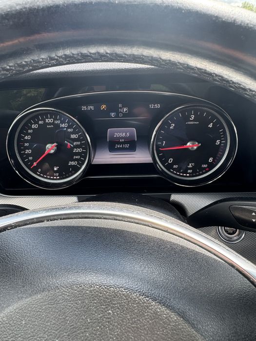 Mercedes-Benz Klasa E 220 d T 9G-TRONIC AMG Line