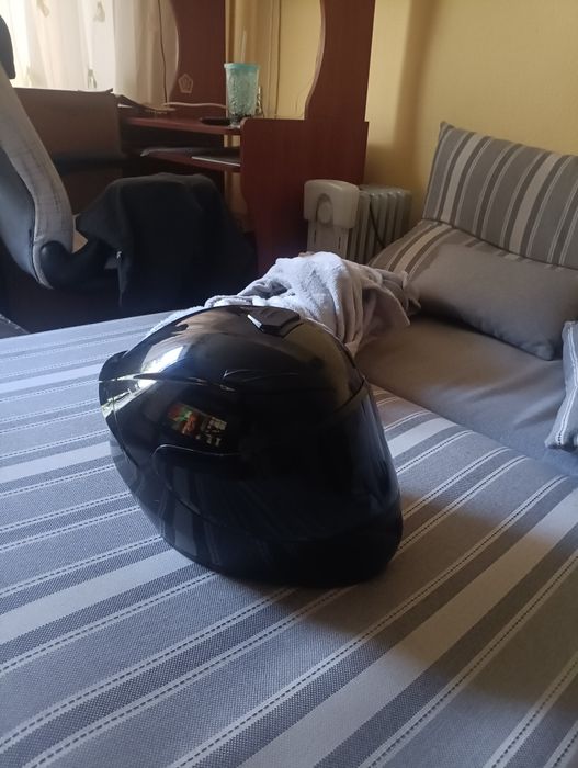 Мотошолом новий.