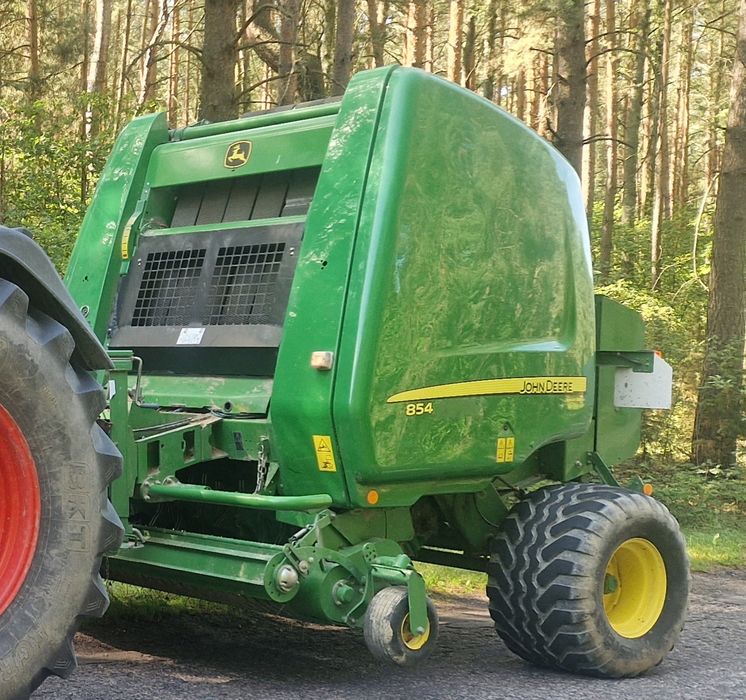 Prasa pasowa John Deere 854 z nożami