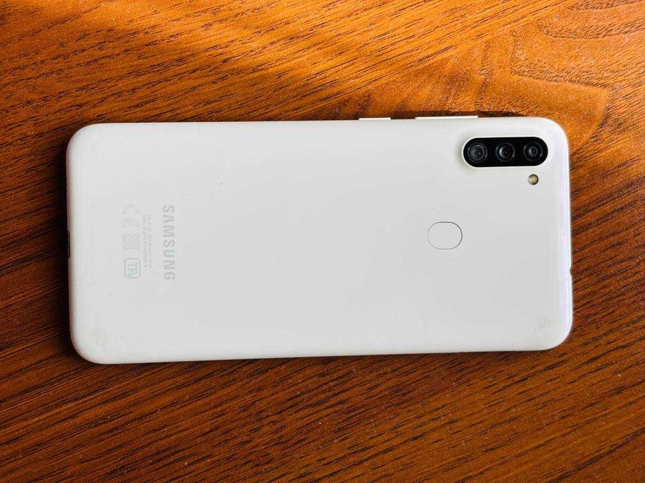 б\у Смартфон SAMSUNG Galaxy A11 2/32GB Dual SIM White