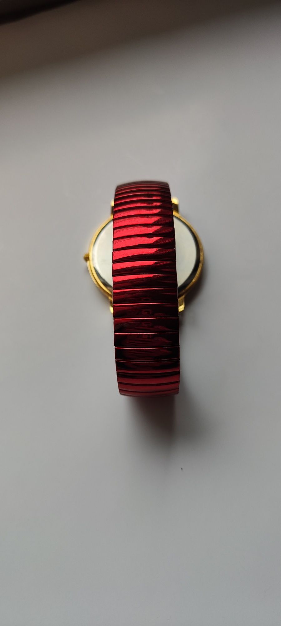 Zegarek kwarcowy na rozciąganej bransoletcej