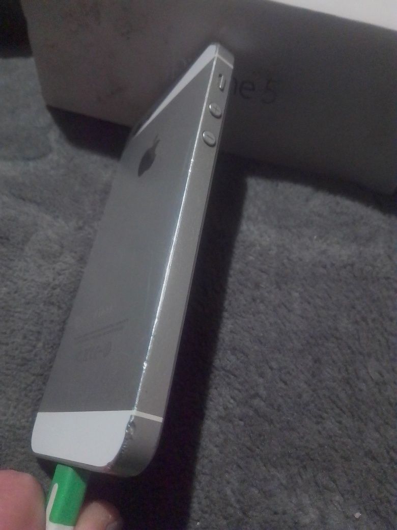 Telefon iPhone 5