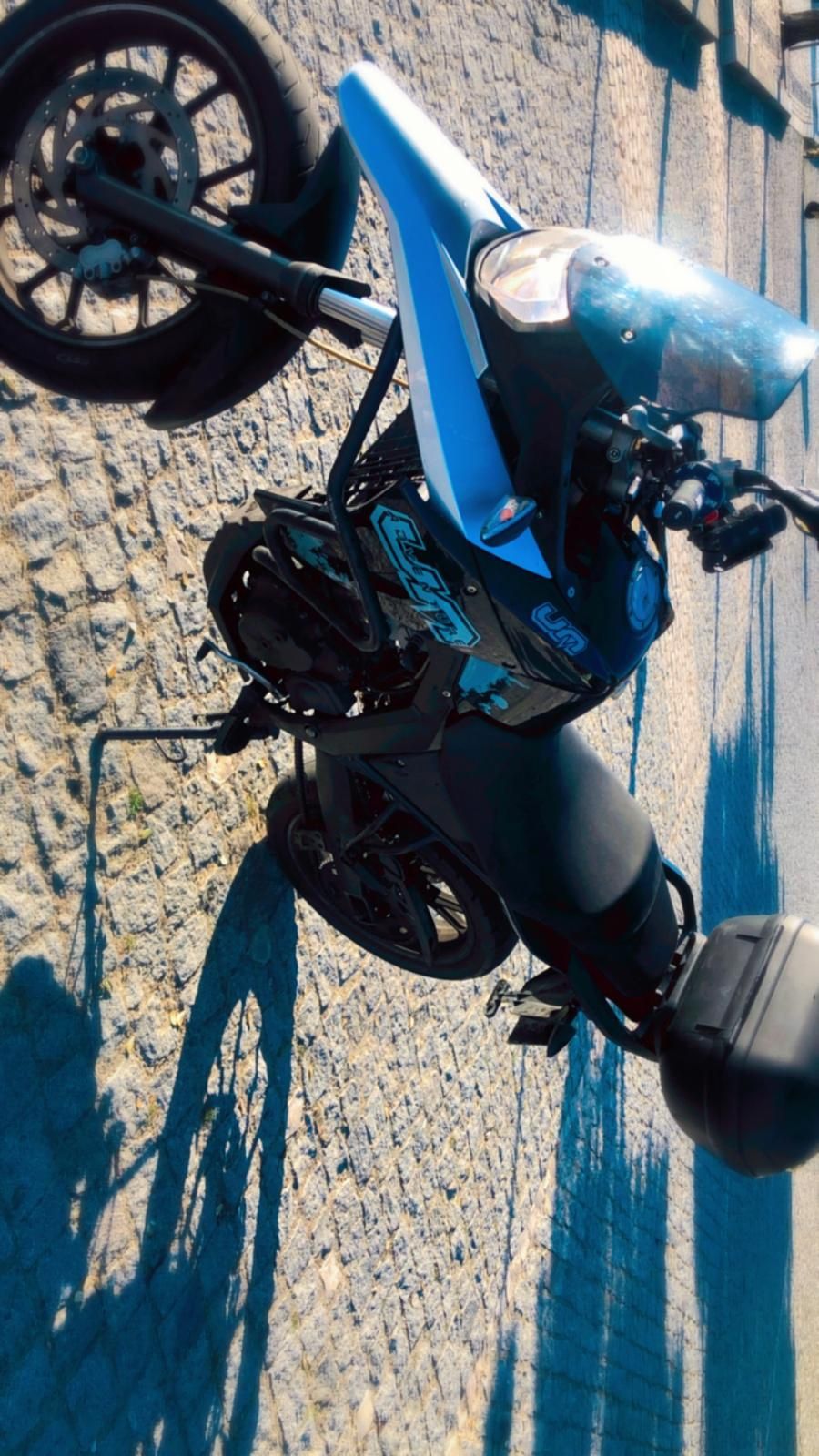 Vendo Moto UM Adventure

---